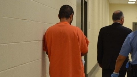 ICE tuvo a más de 400,000 inmigrantes en 2013 en centros de detención por todo EE.UU.