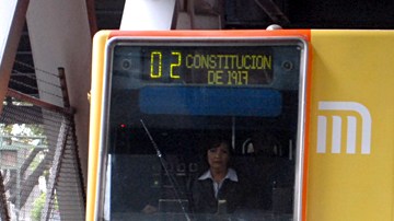 Así luce el vagón que rinde tributo al escritor colombiano.