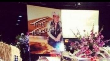 “Todos vestidos de blanco”, fue el llamado que dio la familia de Tito al público para que llegaran a decirle adiós a su cuerpo.