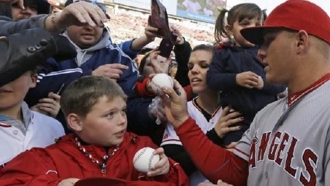 El jardinero Mike Trout, de los Angels,  es hoy por hoy el pelotero más completo del beisbol.