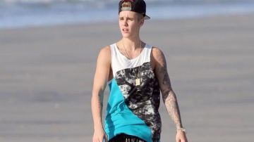 Justin Bieber descansa de sus problemas en la playa en México.