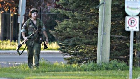 La página de Facebook de Bourque está llena de referencias a su pasión por las armas y su desconfianza respecto a las autoridades y la Policía