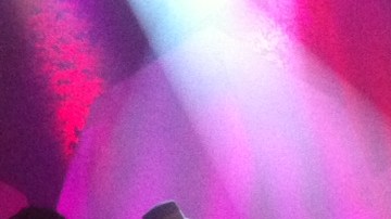 Miguel Bosé voló horas antes desde España "para rendirse ante Pepe".