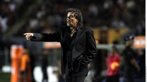 La apuesta del técnico Rubén Omar Romano es mantener a flote a su equipo a toda costa.