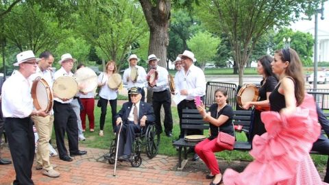 Veteranos y familiares celebraron en una fiesta en el Parque Lafayette al ritmo de bomba y plena.
