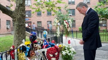 Bill de Blasio hizo un alto para recordar el hecho trágico en Brooklyn.