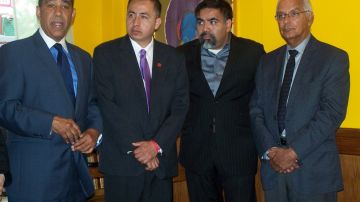 Espaillat, con Manuel Guerrero (der.), Ceasar Zúñiga, candidato a la Asamblea por el Distrito 51, y José Garza, director de la Cámara de Comercio Mexicana de East Harlem.