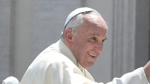 El Sumo Pontífice afirma que una persona vive en el mal cuando blasfema contra Dios.