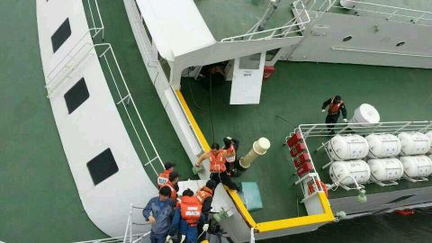El gobierno surcoreano ha sido criticado por la tragedia que enlutó a centenares de familias.