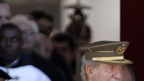 El rey Juan Carlos y el príncipe Felipe de Borbón.