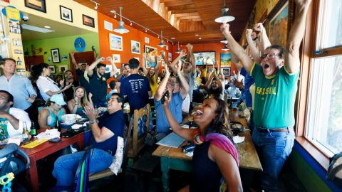¡Alegría, alegría! Gol de Brasil y va ganando.