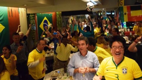 Comenzar con una victoria en su territorio llenó de emoción a los aficionados brasileños de Nueva York .