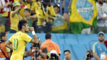 Neymar, con un país sobre sus hombros.
