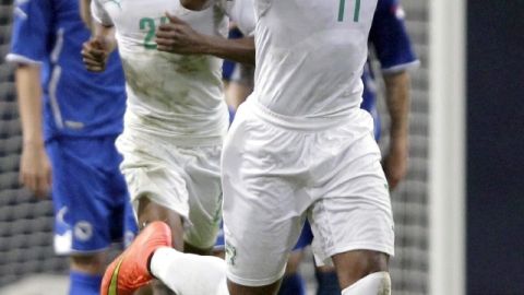 WCX08. St. Louis (United States), 31/05/2014.- Ivory Coast's Didier Drogba (R) celebrates his goal ahead of teammate Jean-Daniel Akpa Akpro (L) during the second half of their international friendly match against Bosnia and Herzegovina at Edward Jones Dome in St. Louis, Missouri, USA, 30 May 2014. Bosnia and Herzegovina won 2-1. (Futbol, Amistoso, EEUU, Estados Unidos) EFE/EPA/WHITNEY CURTIS