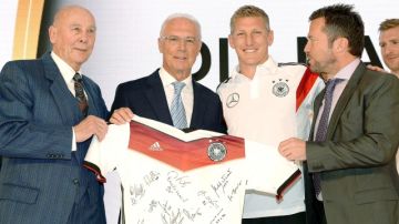 De izq-der: Horst Eckel, Franz Beckenbauer, Bastian Schweinsteiger y Lothar Matthaeus.