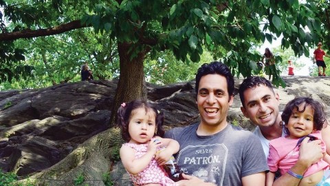George Constantinou y Farid Lancheros disfrutan a plenitud con sus mellizos Milena y Gustavo.