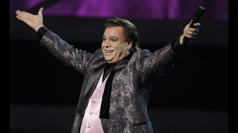 “El Divo de Juárez”, había iniciado este año su gira por Estados Unidos con dos llenos los días 3 y 4 de abril.