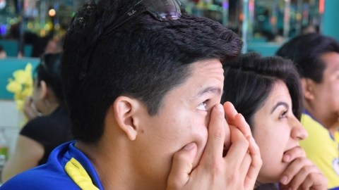 Los aficionados andinos observaban con estupor ese segundo gol suizo que fue como una puñalada directa al corazón.