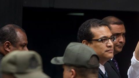 La líder opositora dijo que no podía ser detenida.