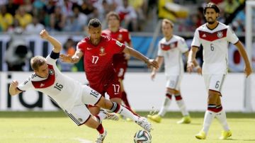 Los teutones festejan el primer tanto de Thomas Müller ayer ante Portugal.