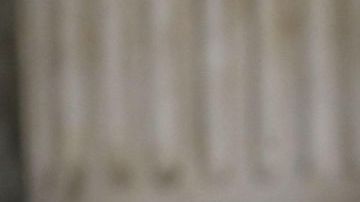 El Rey Juan Carlos abraza al Príncipe de Asturias, Felipe de Borbón.