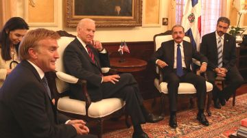 El embajador de EEUU, James (Wally) Brewster, el vicepresidente Joe Biden, el presidente Danilo Medina y en el Palacio Nacional.