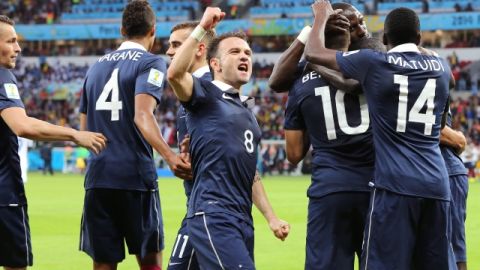 Karim Benzema (10) liderará la ofensiva de Francia esta tarde ante Suiza.