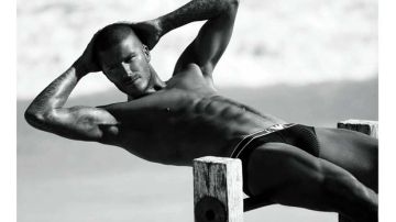 David Beckham nunca ha tenido reparo en fotografiarse casi desnudo.