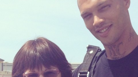A la defensa de Meeks se unió su madre, Katherine Angier, a través de una cuenta en gofundme.com para recolectar fondos.