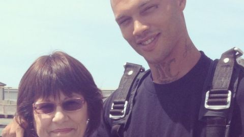 A la defensa de Meeks se unió su madre, Katherine Angier, a través de una cuenta en gofundme.com para recolectar fondos.