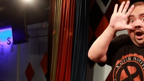 El comediante en la Gran Manzana habla sobre su experiencia en el cierduito de comediantes. Estrena película próximamente y comparte su experiencia sobre lo que es hacer reír al público.