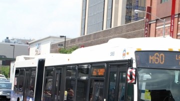 El Select Bus Service (SBS) cuenta con modernas unidades y un carril especial para circular.