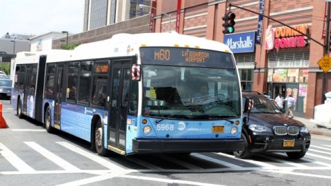 El Select Bus Service (SBS) cuenta con modernas unidades y un carril especial para circular.