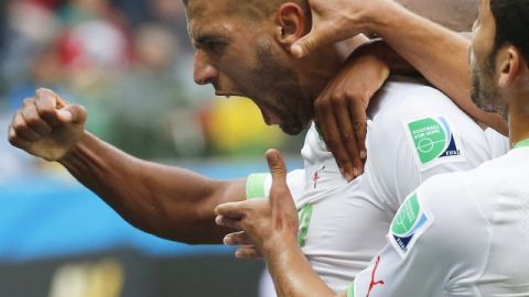 Islam Slimani celebra el primer gol de los argelinos.