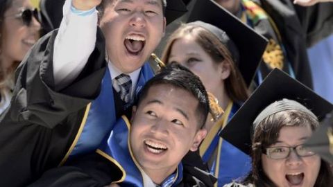 El presidente Obama dio un discurso para los recien graduados de UC Irvine, ese fue su único discurso de graduación programado del año.