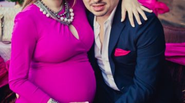 Kenia Ontiveros y Larry Hernández antes de que ella diera a luz a su más reciente bebé. Ambos son las estrellas de 'Larrymanía'./