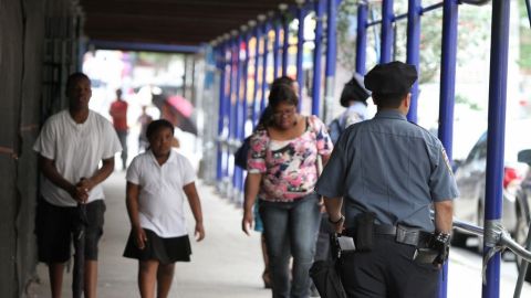 Noel Estévez está acusado de matar a cuchilladas a Timothy Crump en la secundaria 117 de El Bronx.