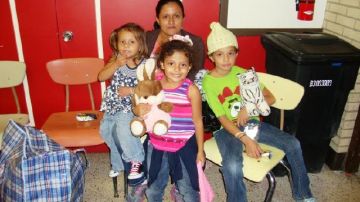 Desde El Salvador, Wendy llegó con sus hijos al centro de ayuda del Sagrado Corazón.