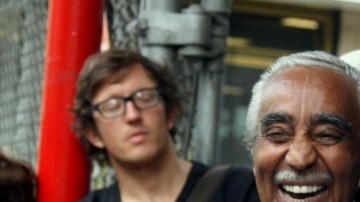 Charles Rangel celebra su triunfo sobre el senador Adriano Espaillat.