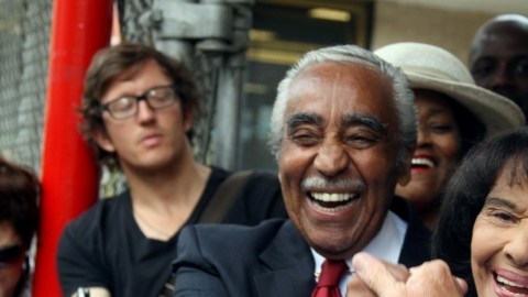Charles Rangel celebra su triunfo sobre el senador Adriano Espaillat.