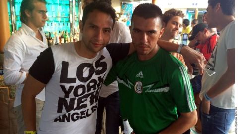Jorge Alberto López Amores (izq.), aficionado que cayó del Crucero MSC Divina, no dejaba de subir a redes sociales fotos y videos de su viaje.