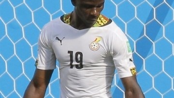 Cristiano Ronaldo quedó de rodillas en el Estadio Nacional de Brasilia tras la eliminación de Portugal, ayer.