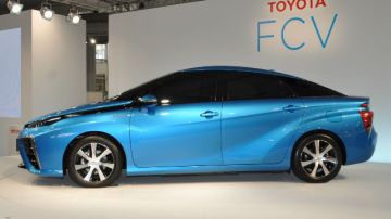 Toyota desarrolló por primera vez un auto de pila de combustible en 1996