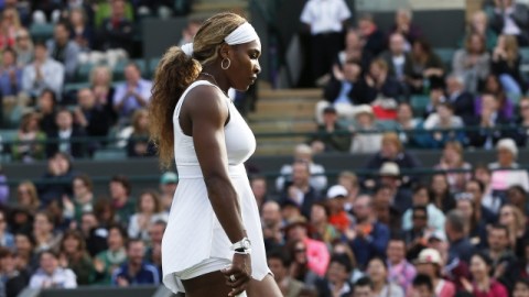 Serena Williams no pudo superar la tercera ronda de Wimbledon, al caer en tres sets.