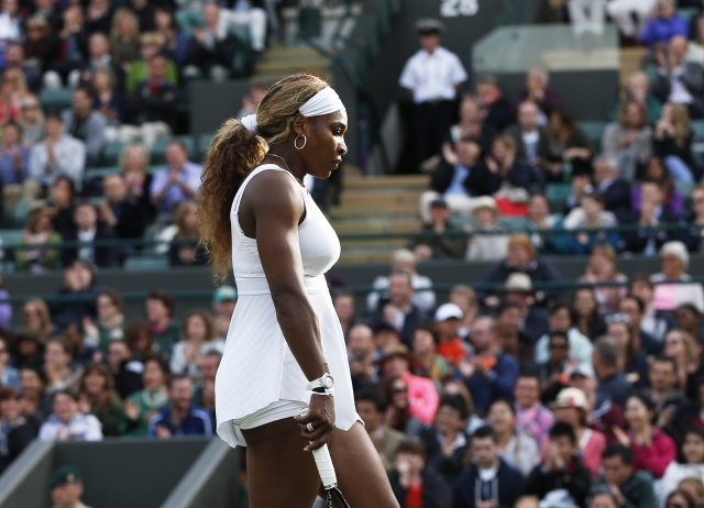 Serena Williams no pudo superar la tercera ronda de Wimbledon, al caer en tres sets.