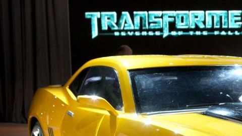 Desde la primera película de "Transformers", GM participó con un Chevrolet Camaroamarillo brillante.