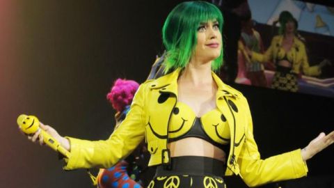 Flame agregó en la acusación que la cantante destruyó así su reputación.