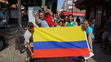 La tricolor colombiana se ha tomado todos los rincones de la emblemática avenida Roosevelt, en Jackson Heights.