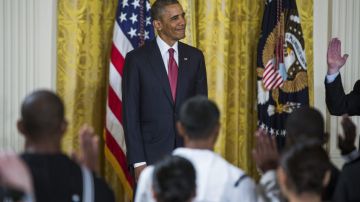El presidente Barack Obama encabeza una ceremonia de nacionalización de militares en activo, veteranos y reservistas, con motivo del Día de la Independencia en la Casa Blanca.