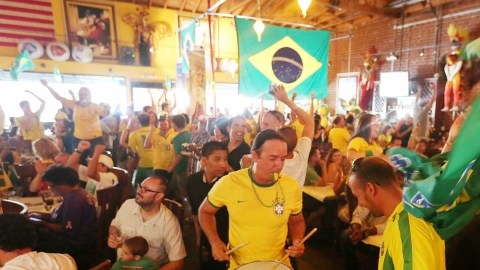 GLENDALE, CA-070414-  Brazilian football fans celebrate their victory over colombia at Gauchos Village restaurant in Glendale.  Photo by J. Emilio Flores/La Opinion